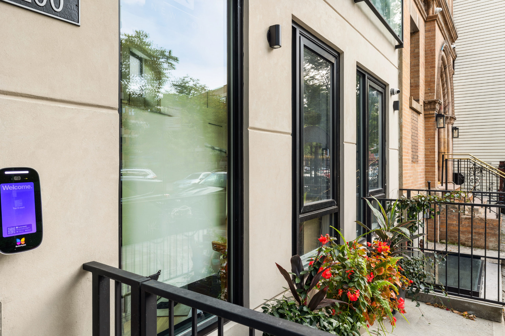 Residence 1A secure building entry with ButterflyMX intercom